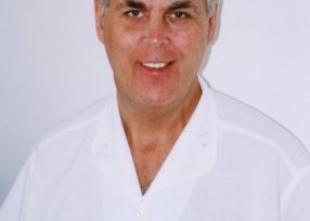 Dr. Petróczi István